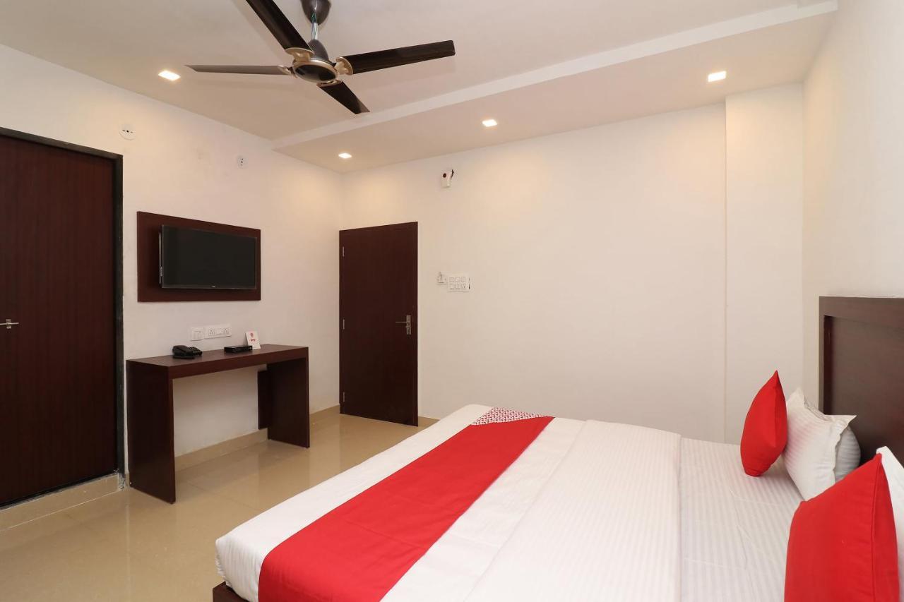 Oyo 1021 Hotel Gayatri Residency Tirath Bagian luar foto