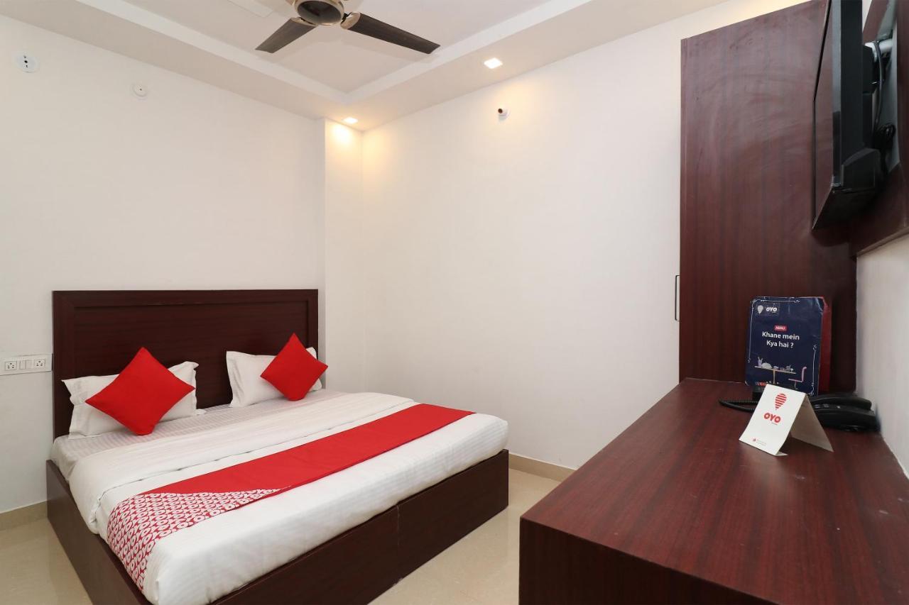 Oyo 1021 Hotel Gayatri Residency Tirath Bagian luar foto