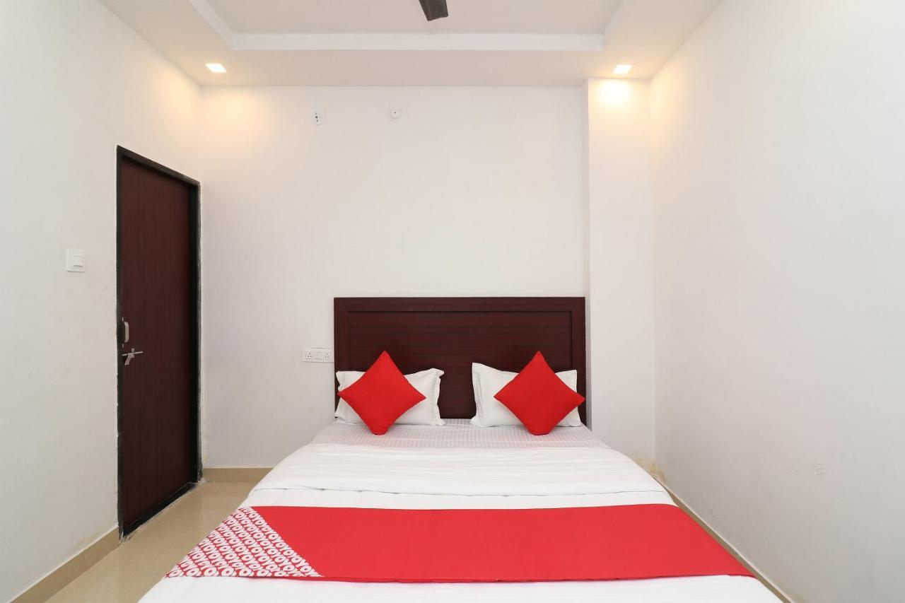 Oyo 1021 Hotel Gayatri Residency Tirath Bagian luar foto