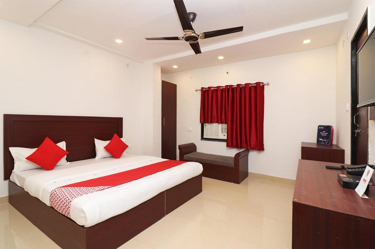 Oyo 1021 Hotel Gayatri Residency Tirath Bagian luar foto