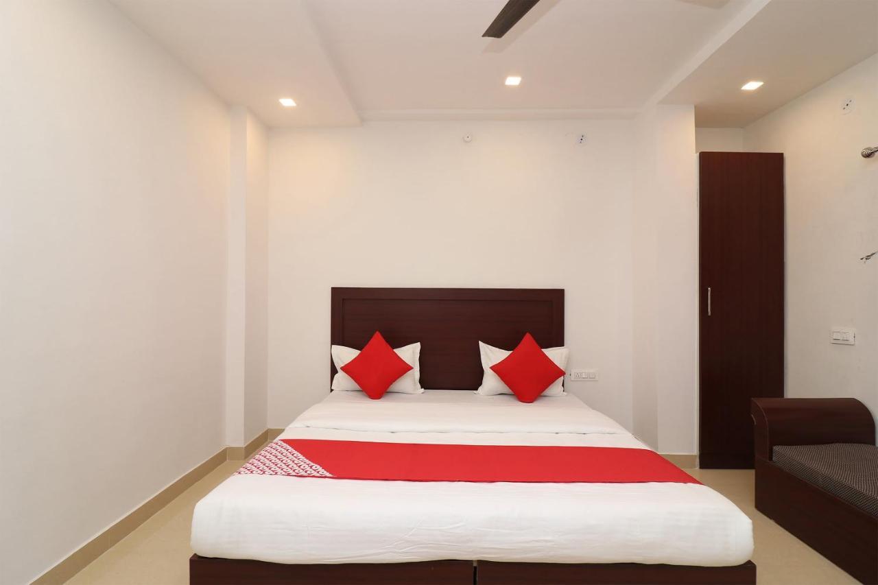 Oyo 1021 Hotel Gayatri Residency Tirath Bagian luar foto