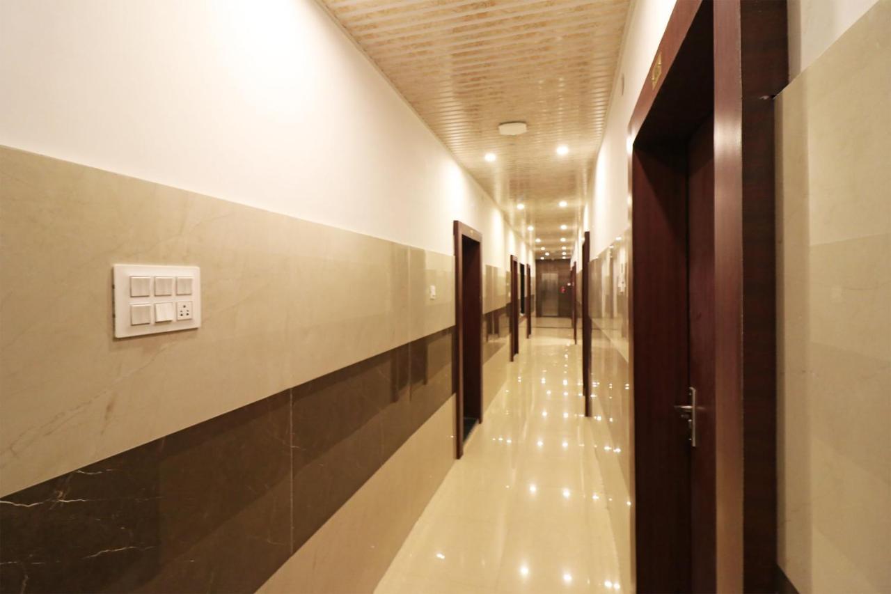 Oyo 1021 Hotel Gayatri Residency Tirath Bagian luar foto