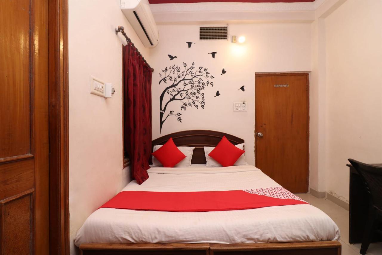Oyo 1021 Hotel Gayatri Residency Tirath Bagian luar foto