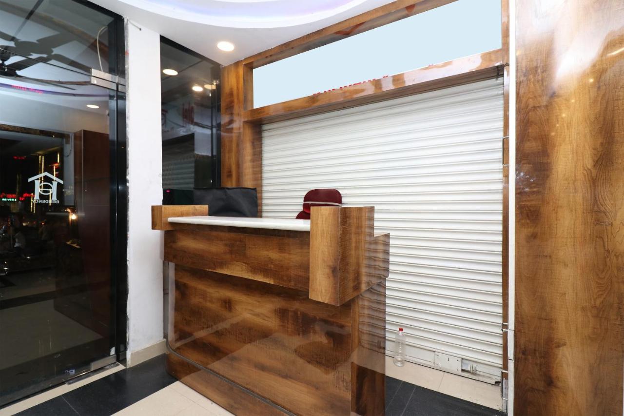 Oyo 1021 Hotel Gayatri Residency Tirath Bagian luar foto